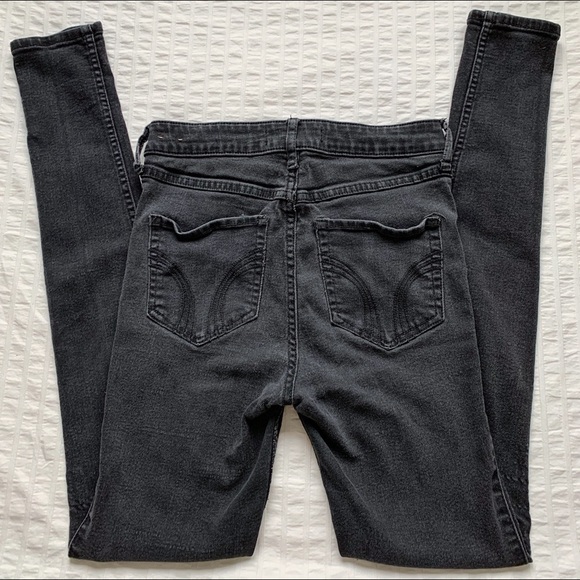 High-Rise Black Denim Hollister Jean - Size 3 - Picture 2 of 8